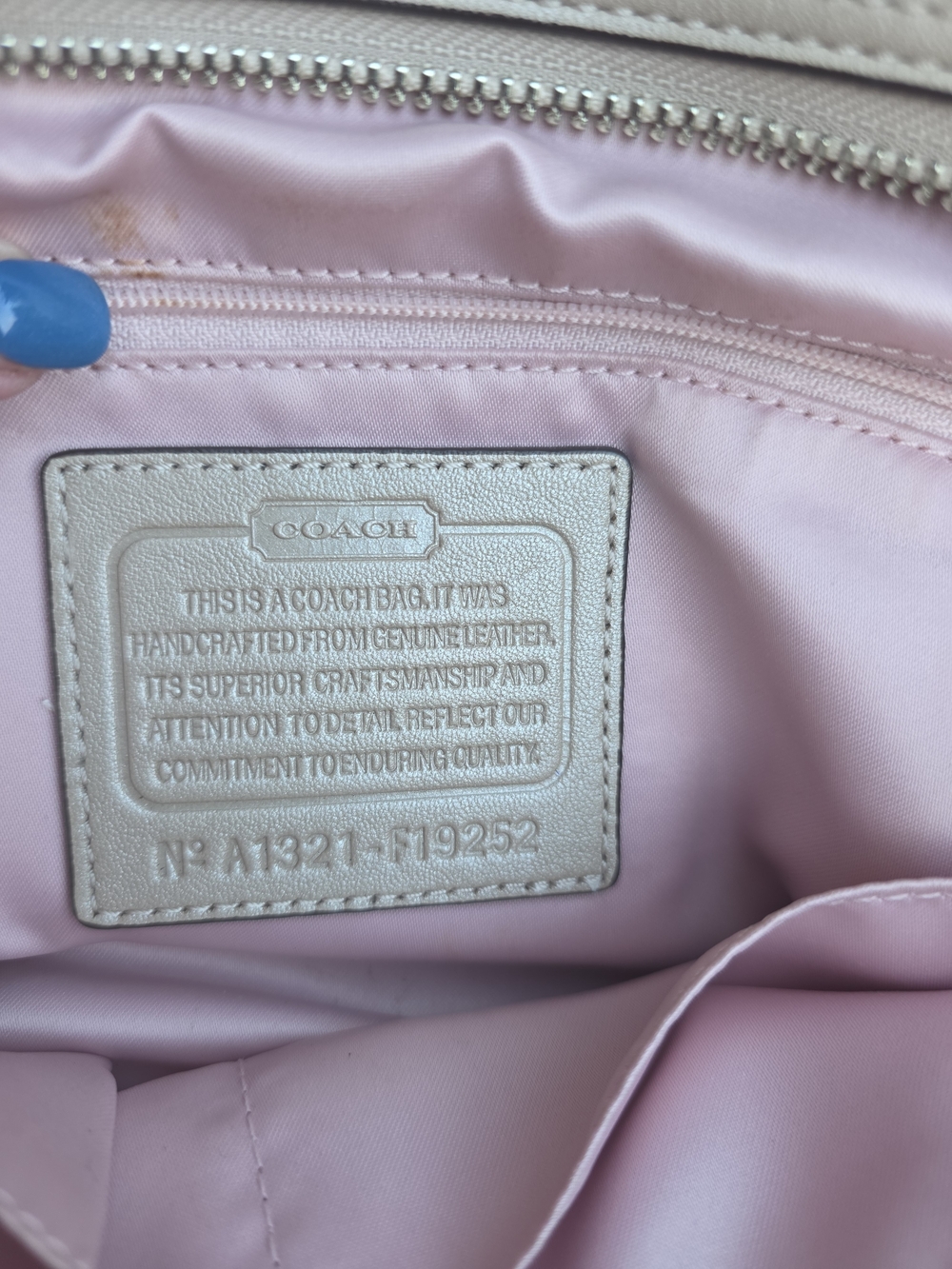 COACH Beige Leather Shoulder Bag with Silver Hardware & HANGTAG!!! ❤️❤️❤️❤️ - Picture 3 of 10